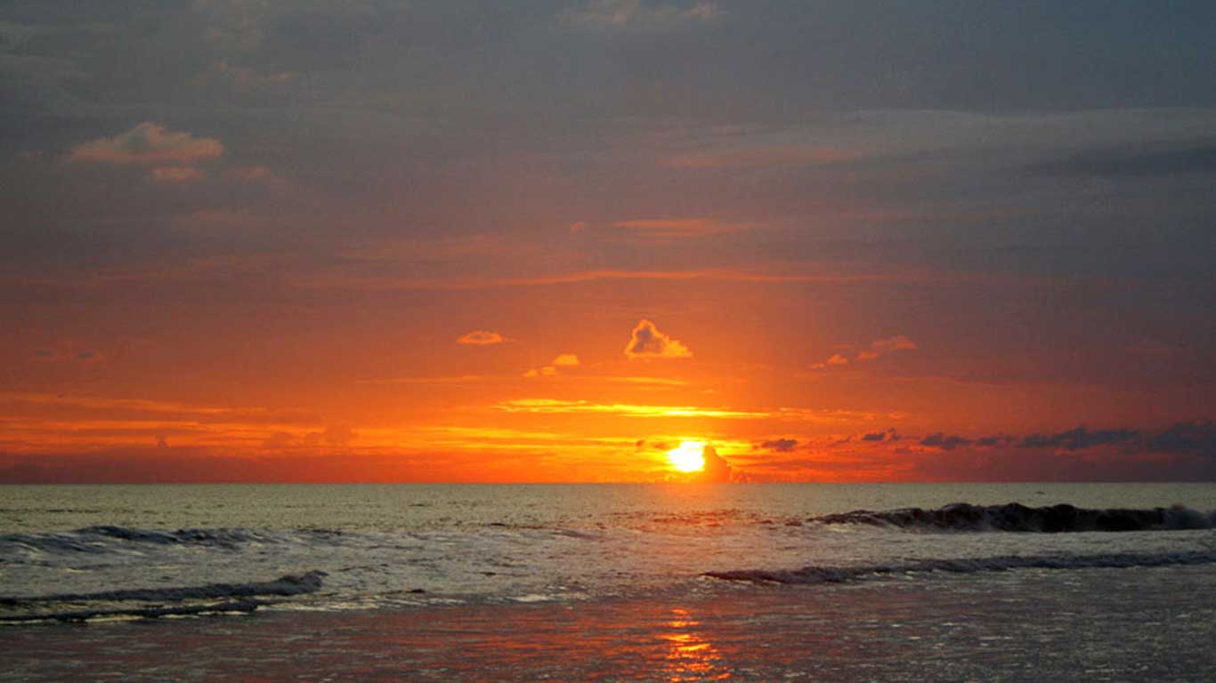 sunset di pantai pandansimo