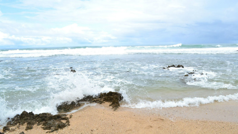 Pantai Karang Taraje