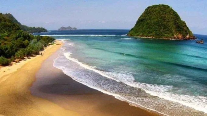 Pantai Pulau Merah Rute Menuju Lokasi Dan Harga Tiket Masuk