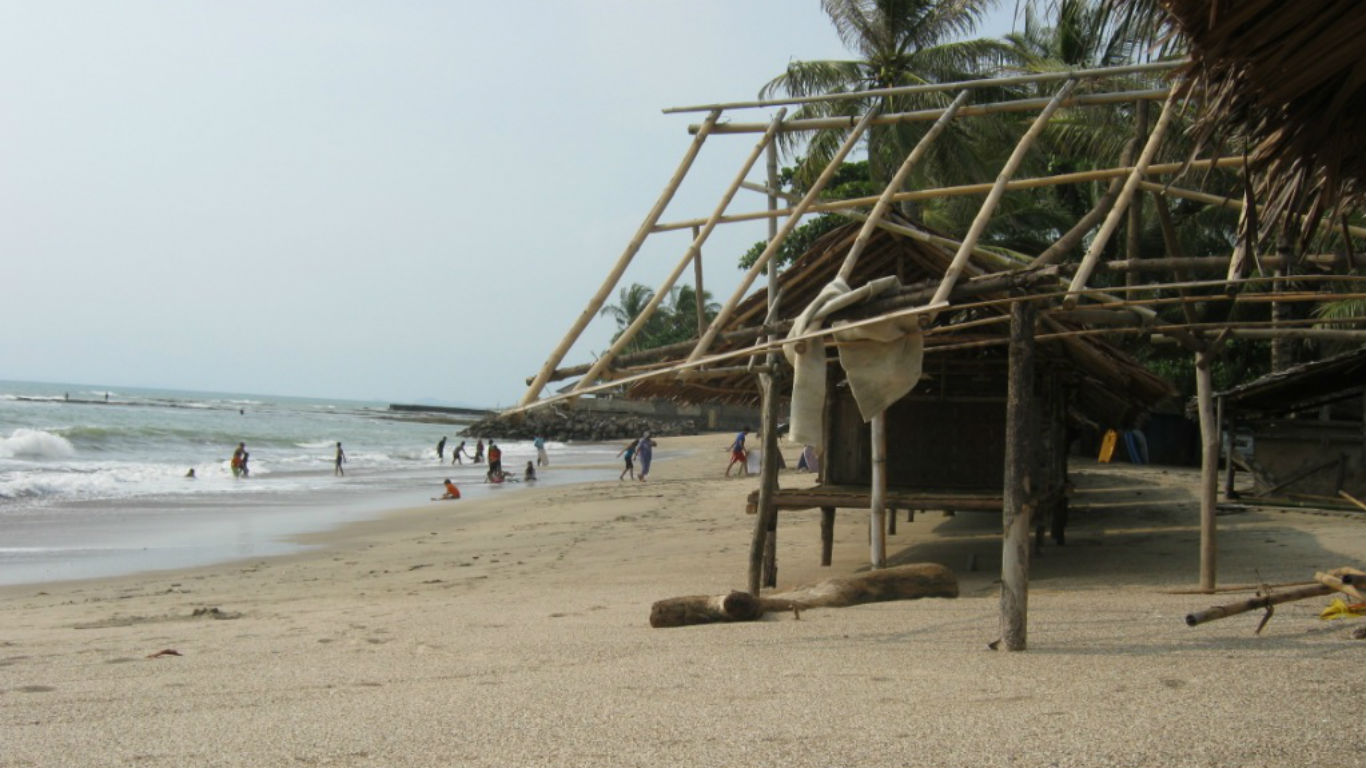 Saung Bambu Pantai Jambu