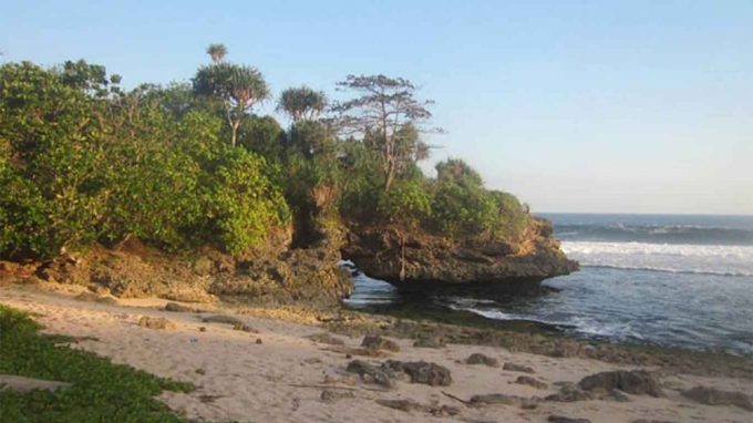 Pantai Karang Bolong Malang Rute Menuju Lokasi Dan Harga