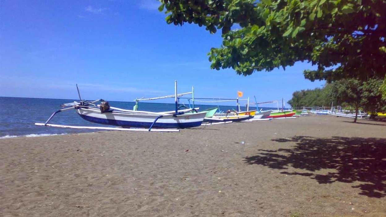 Pantai Lovina Bali 🏖️ HTM, Rute, Foto & Ulasan Pengunjung