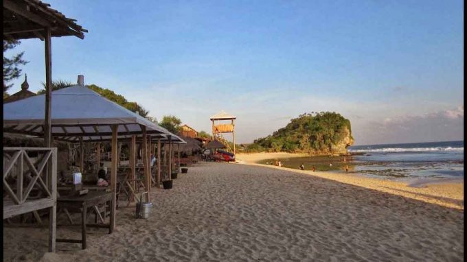 Pemandangan Cantik Pantai Cahaya Weleri Kendal