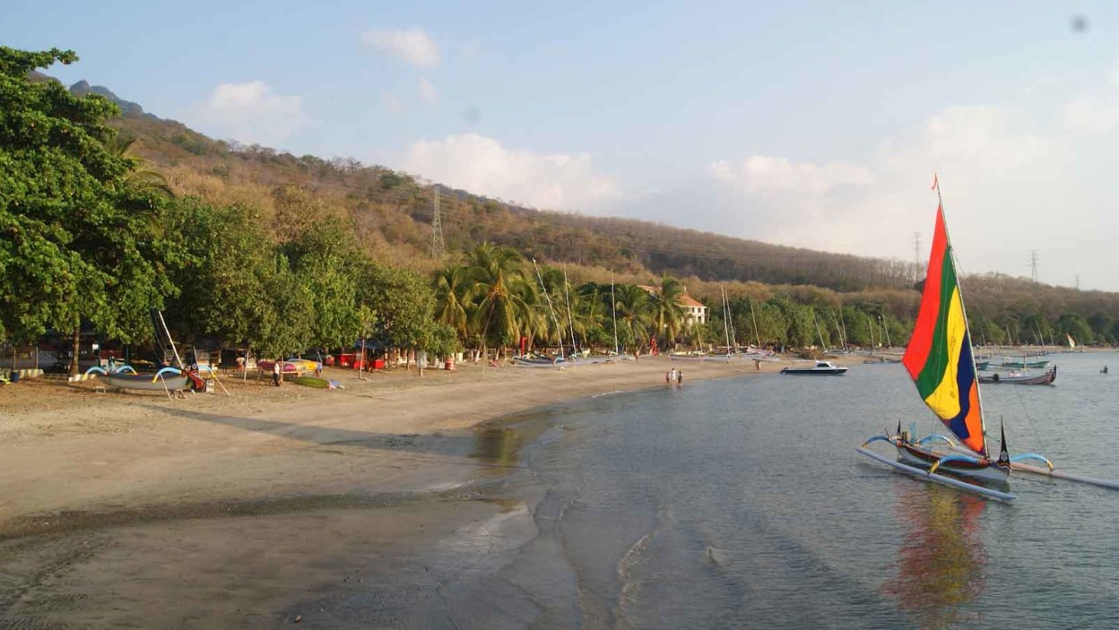 Pantai Pasir Putih Situbondo