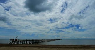 Aminah Safira Wisata Pantai Angsana Kalimantan Selatan