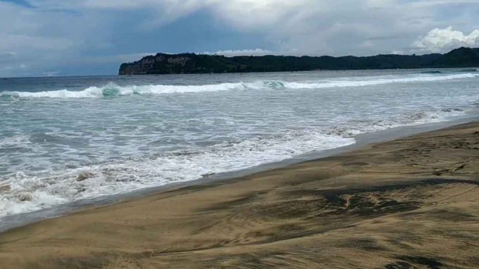 Pantai Dlodo Rute Menuju Lokasi dan Harga Tiket Masuk