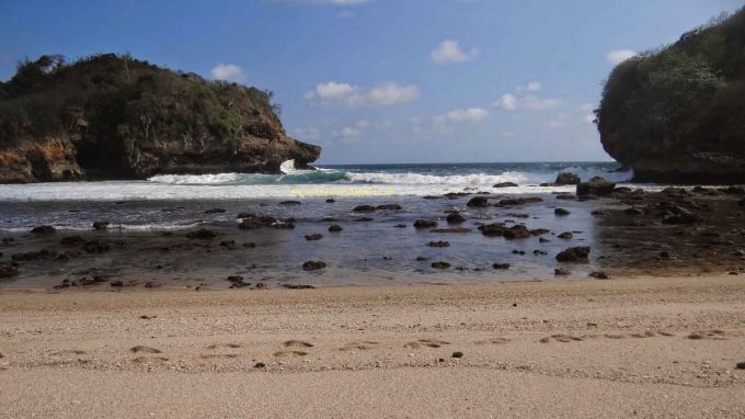 Pantai Keben Rute Menuju Lokasi Dan Harga Tiket Masuk