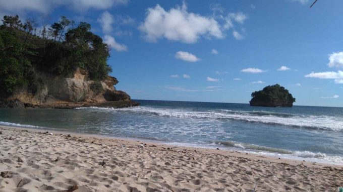 Pantai Sioro Rute Menuju Lokasi Dan Harga Tiket Masuk