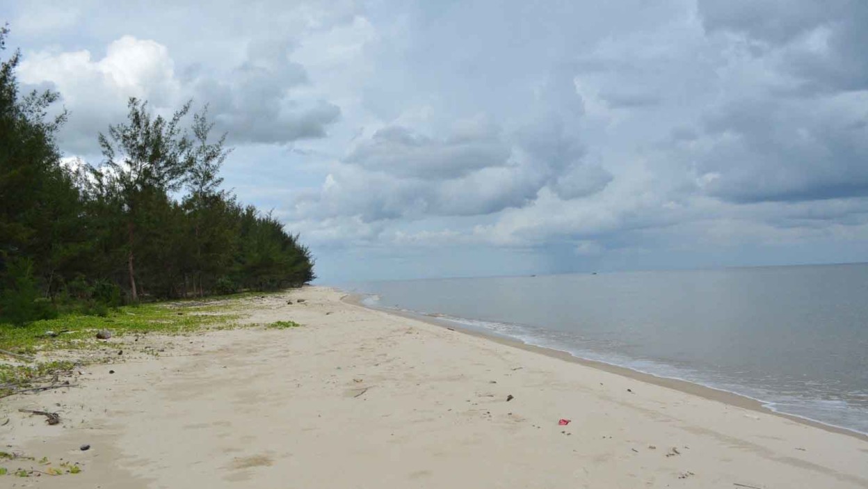 Pantai Ujung Pandaran 🏖️ HTM, Rute, Foto & Ulasan Pengunjung