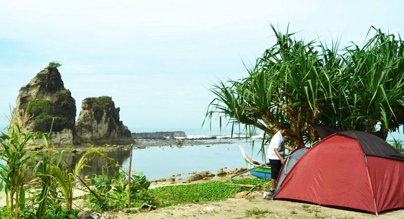 Camping Di Pantai Tanjung Layar