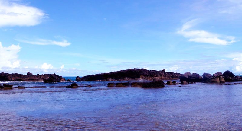 Pantai Karang Beureum Sawarna