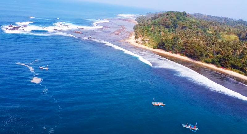 Pantai Legon Pari Sawarna Banten