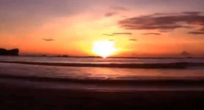 Sunset Di Pantai Pulau Manuk