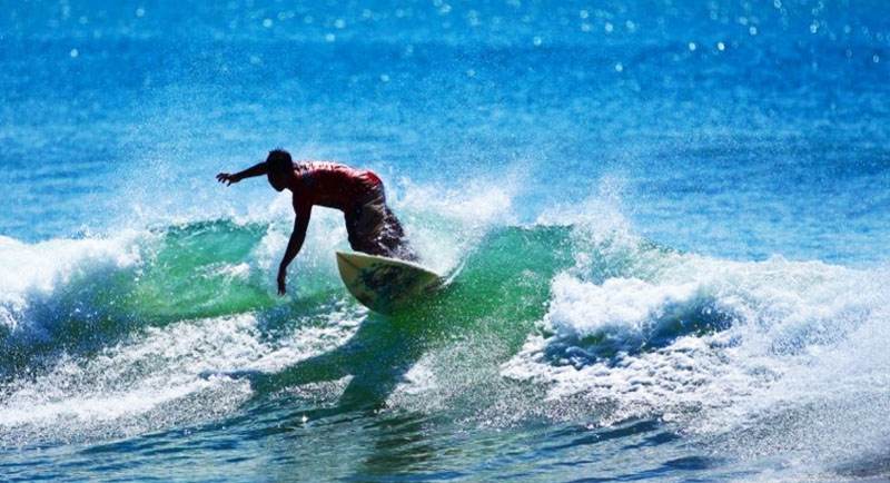 Surfing Di Pantai Pangandaran