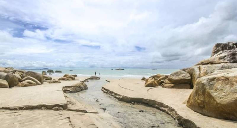 Pantai Turun Aban Belitung
