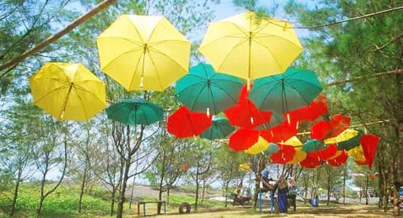 Payung Warna Warni Di Pantai Jetis Purworejo