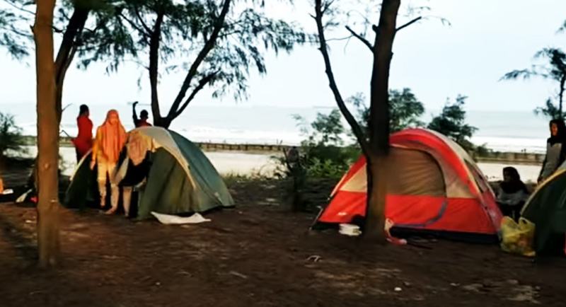 Camping Di Pantai Tuban