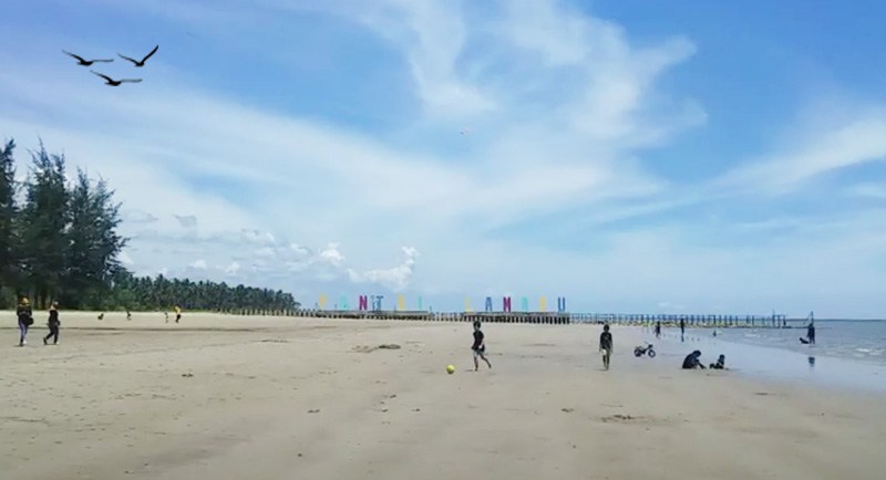 Wisata Pantai Lamaru