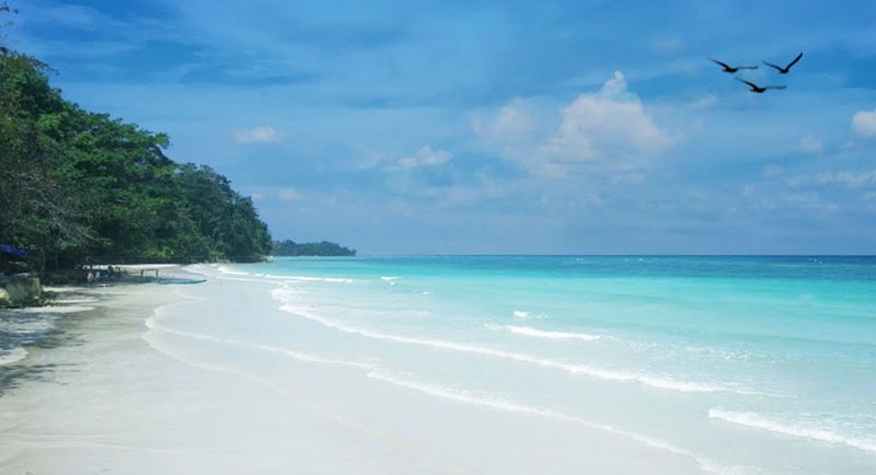 Pantai Natsepa Maluku