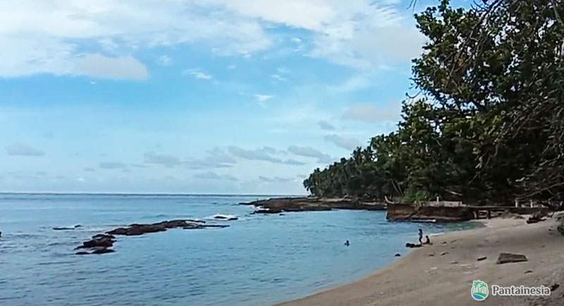 Pantai Namalatu Ambon Maluku