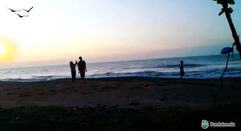 Sunset Di Pantai Suweru
