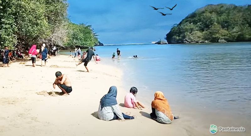 Pantai Clungup Malang Selatan